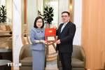 越通社副社长段氏雪绒与阿塞拜疆国家新闻社社长武加尔·阿利耶夫。图自越通社