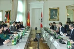 越南政府总理阮春福与奥地利总理举行会谈
