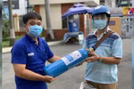 ​为新冠患者免费提供氧气瓶 抗疫公益活动暖人心
