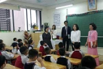 日本外务省大臣夫人探访河内朱文安小学