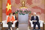 越南国会副主席汪周刘会见德国联邦议会副议长埃德尔加德·布尔曼