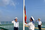 长沙群岛降半旗行国葬向阮富仲总书记致哀