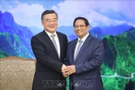 政府总理范明政会见中国全国人大常委会副委员长张庆伟。图自越通社