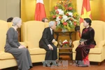 国会主席阮氏金银会见日本天皇明仁和皇后