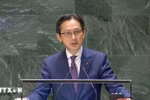 越南外交部副部长杜越雄发表讲话。图自越通社