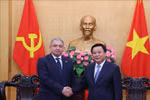 越共中央政治局委员、胡志明国家政治学院院长阮春胜在河内会见阿塞拜疆驻越南大使绍夫吉·卡迈勒·奥格鲁·迈赫迪扎德。图自越通社