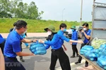 响应越共中央总书记的号召首都河内近5000名青年志愿者奔赴各地参与防疫工作