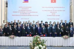 政府总理范明政和菲律宾总统马科斯会见两国模范企业