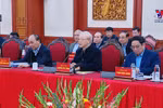 阮富仲总书记就胡志明市今后发展方向主持召开中央政治局会议