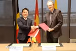 越南计划与投资部副部长陈国方与比利时瓦隆-布鲁塞尔国际关系署副署长克里斯蒂安·卡雷特。图自越通社