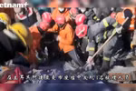 越南公安部救援队在土耳其阿德亚曼市废墟中挖出多具遗体