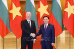 越南国会主席王廷惠与保加利亚议会议长耶利亚兹科夫举行会谈