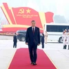 越南党和国家领导人前往河内国家会议中心出席大会预备会议