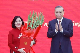 裴氏明怀同志出任祖国阵线和中央各群众团体党委书记。图自越通社