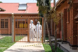 乌干达恩德培（Entebbe）的埃博拉病毒感染者隔离与治疗区。图自越通社/新华社