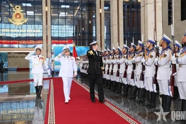 阮新疆大将会见澳大利亚皇家海军司令。图自人民军报