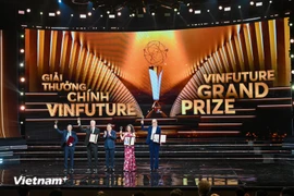 2025年VinFuture大奖颁奖典礼。图自Vietnamplus