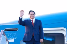 政府总理范明政圆满结束对俄罗斯联邦的正式访问之行回到河内