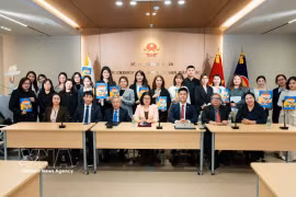与会者合影。图自越通社