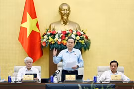 越南国会主席陈青敏主持召开国会领导与国会各机构、国会办公厅之间的工作交班会。图自越通社