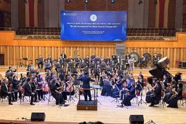 芭蕾组曲《洪荒》表演节目。图自越通社