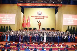 越共第十届中央委员会亮相。图自越通社