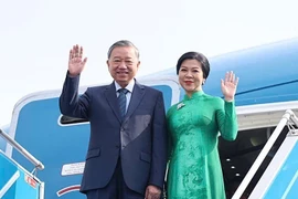 越共中央总书记苏林和夫人启程对大韩民国进行国事访问。图自越通社