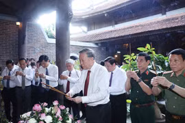 胡志明主席诞辰135周年：越共中央总书记苏林在乂安省敬香缅怀胡志明主席