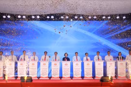 越南政府副总理范氏清茶出席南坛一号高中学校建设项目动工仪式。图自越通社