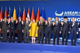 越南外交部长黎怀忠与各国外长合影。图自外交部