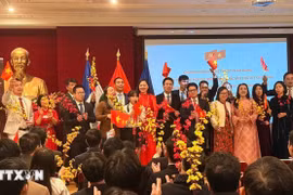 越南驻法国大使馆隆重举行越南共产党建党96周年纪念典礼。图自越通社