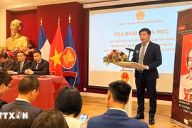 越南驻法国大使馆以线上线下相结合的方式举办了题为“在法越南知识分子在推动越南科学技术发展、创新及数字化转型中的作用”科学研讨会。图自越通社