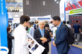 附图：游客参观展会。图自Vietnamplus
