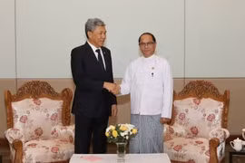 2026年5月19日，马来西亚外长拿督斯里莫哈末·哈桑（左）与缅甸外长丁貌瑞在内比都会晤。图自缅甸外交部