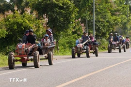 柬埔寨奥多棉芷省民众为躲避冲突而进行疏散撤离。图自新华社/越通社