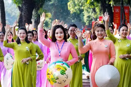 培养新时代越南妇女 使其真正成为发展的动力