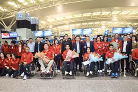 越南残疾人体育代表团启程赴泰国举行的第13届东盟残疾人运动会。图自越通社