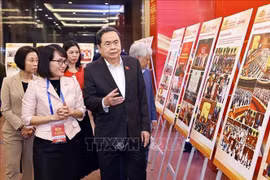 国会主席陈青敏参加第四届延鸿奖颁奖典礼彩排。图自越通社