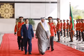 科威特首相主持仪式欢迎越南政府总理范明政到访。图自越通社