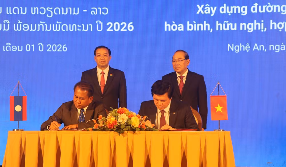 vna-potal-xay-dung-bien-gioi-viet-nam-lao-hoa-binh-huu-nghi-hop-tac-cung-phat-trien-8561404.jpg