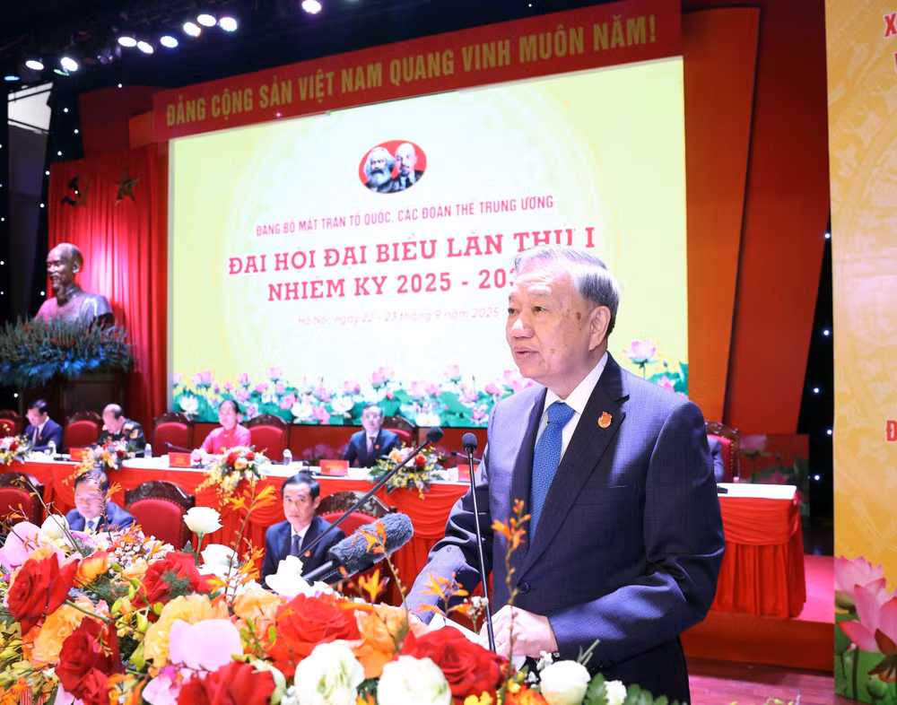 vna-potal-tong-bi-thu-to-lam-du-dai-hoi-dai-bieu-dang-bo-mat-tran-to-quoc-viet-nam-va-cac-doan-the-trung-uong-lan-thu-nhat-8290739.jpg