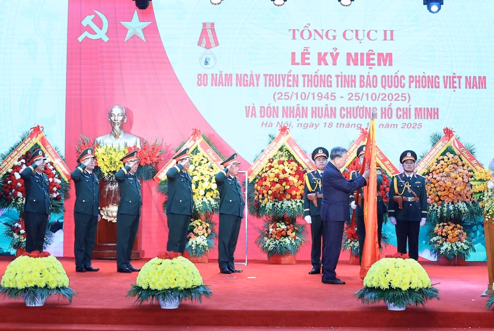 vna-potal-tong-bi-thu-to-lam-du-le-ky-niem-80-nam-ngay-truyen-thong-tinh-bao-quoc-phong-viet-nam-8346680.jpg