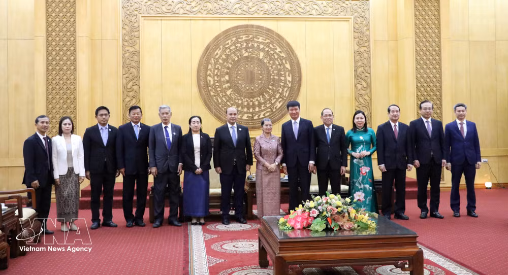 vnanet-doan-dai-bieu-cap-cao-hoi-dong-quoc-gia-mat-tran-doan-ket-phat-trien-to-quoc-campuchia-lam-viec-tai-tinh-ninh-binh-8656084.jpg