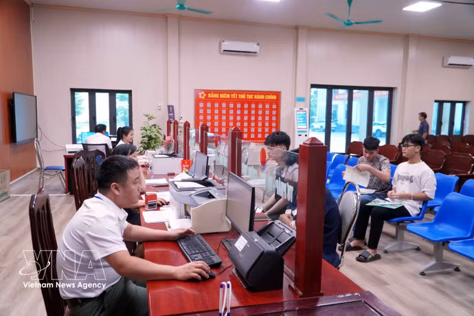 目前，在兴安省，乡级人民委员会直接办理422项行政手续，其中司法领域有54项。图自越通社 
