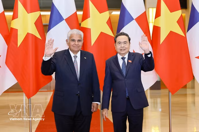 越南国会主席陈青敏会见巴拿马总统何塞·劳尔·穆利诺。图自越通社