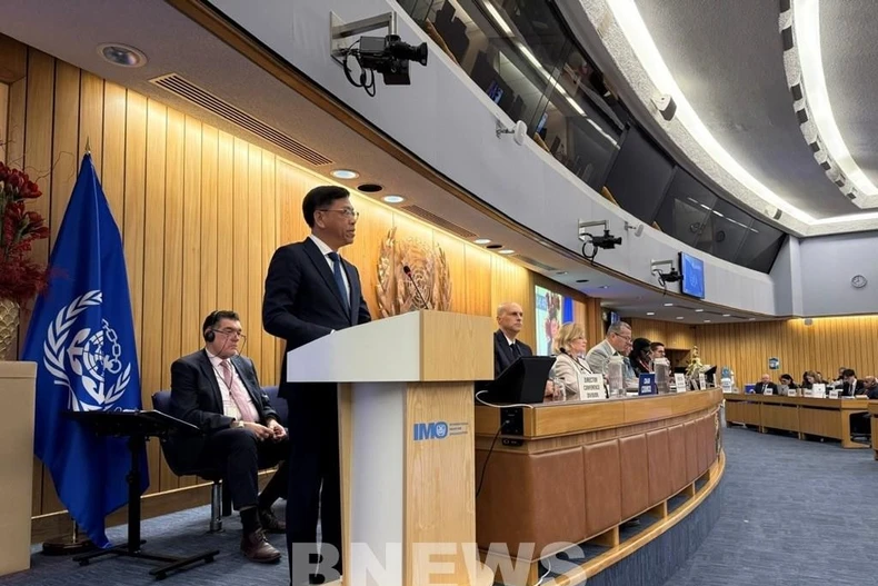 建设部副部长阮春创在会上发表讲话。图自越通社