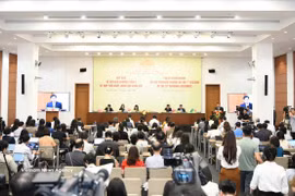 新闻发布会场景 图自越通社