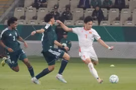 7号球员廷北为越南U23队首开记录 打入了本场比赛的第一粒进球。图自越通社