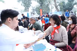 岘港市7月1日起在93个乡坊和特区启动全民免费健康体检 图自Vietnam+