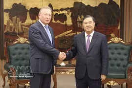 越共中央政治局委员、政府常务副总理范家足会见了俄罗斯海外石油公司总经理谢尔盖·库德里亚绍夫 图自越通社